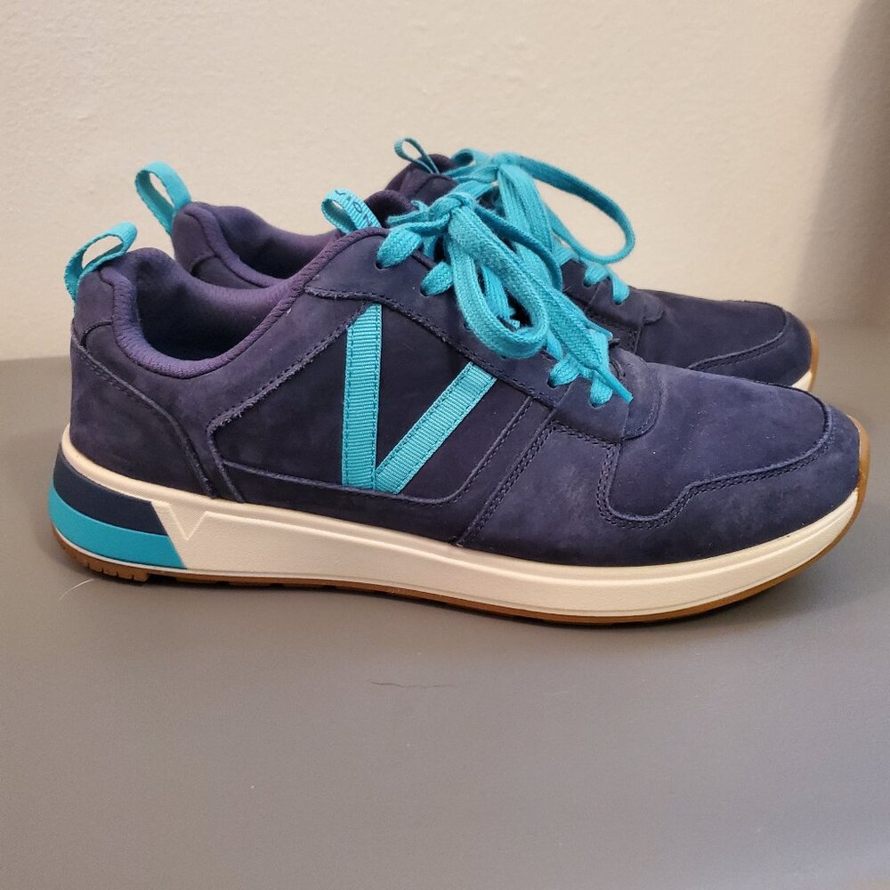 Vionic Rechelle suede sneaker size 7.5